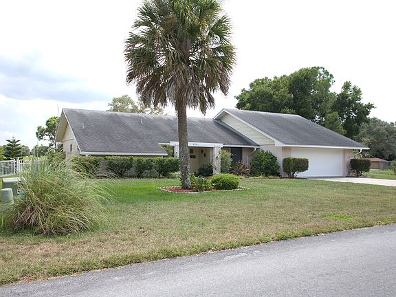 3rd image of 4901 Willowbrook Cir