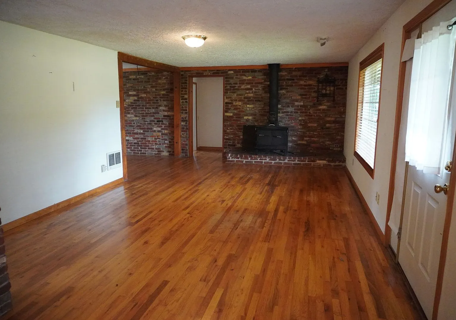 Spacious Battle Ground Ranch Style Home w/ Optional Shops for Rent - 23217 NE 92nd Ave — Photo 4
