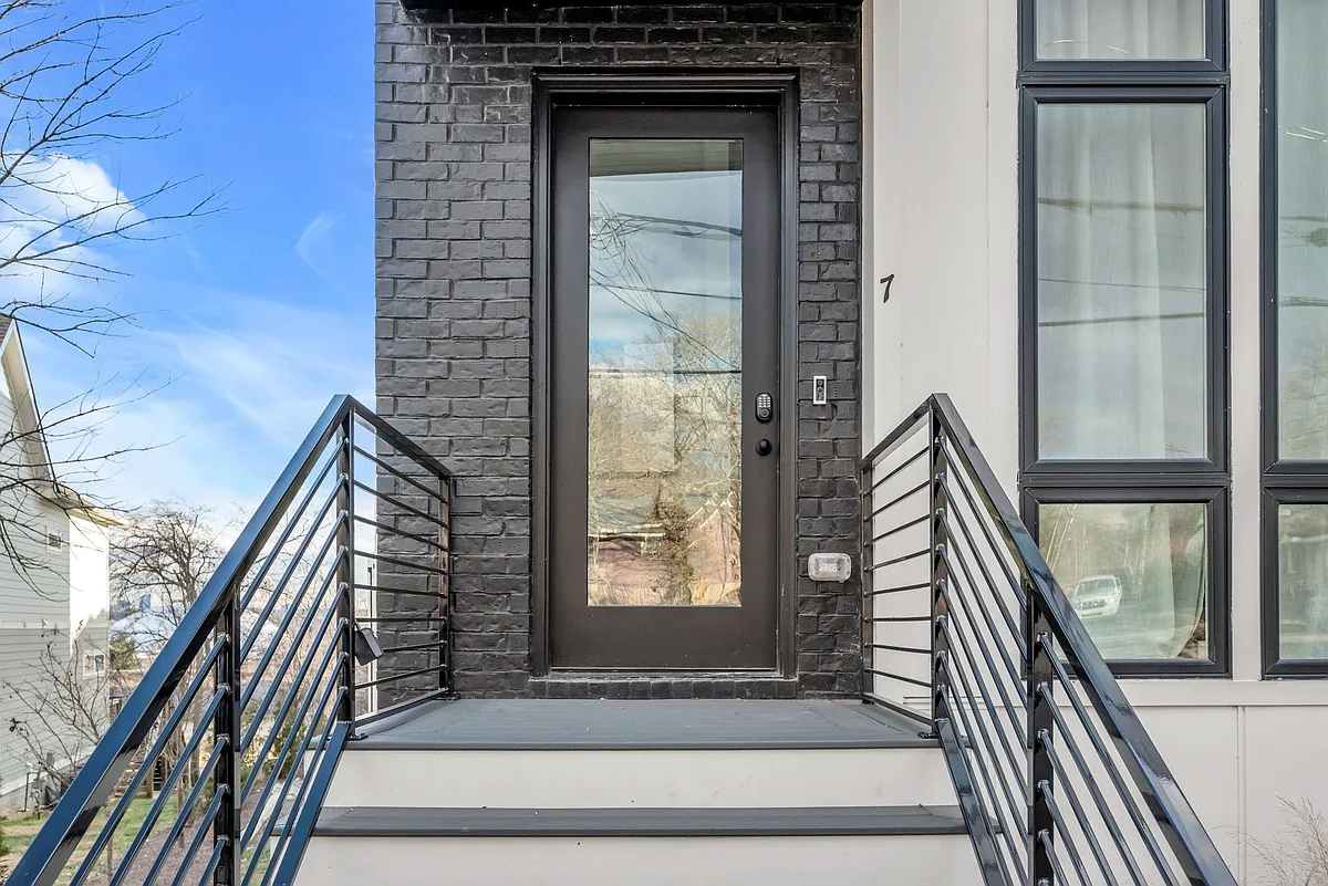 Building Photo - 910 Youngs Ln #7