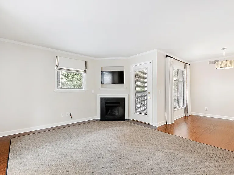 1121 Parkridge Ln #203 — Photo 4