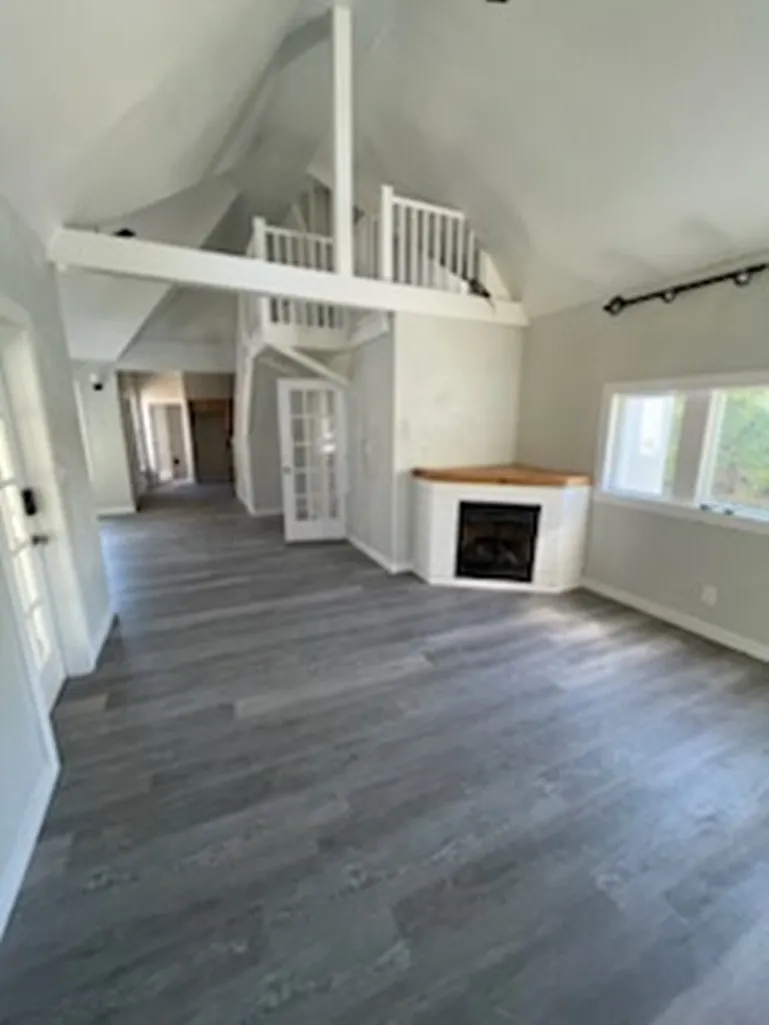 1 bed, 1077 sqft, $1,550 — Photo 2
