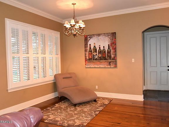 4th image of 100 Woodsboro Dr