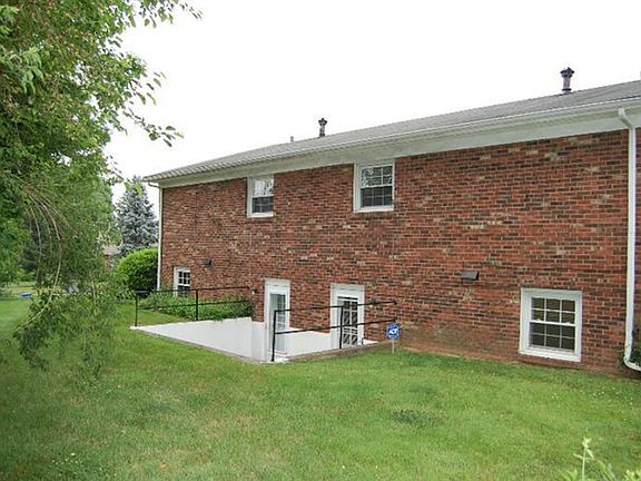 4th image of 264 Fontaine Cir