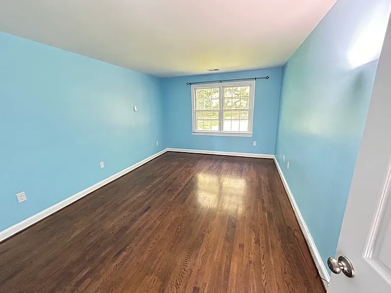 Upstairs bedroom (3).
