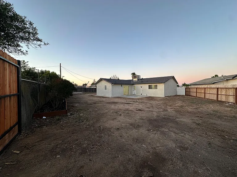 13000 Lorenzo Ct — Photo 45