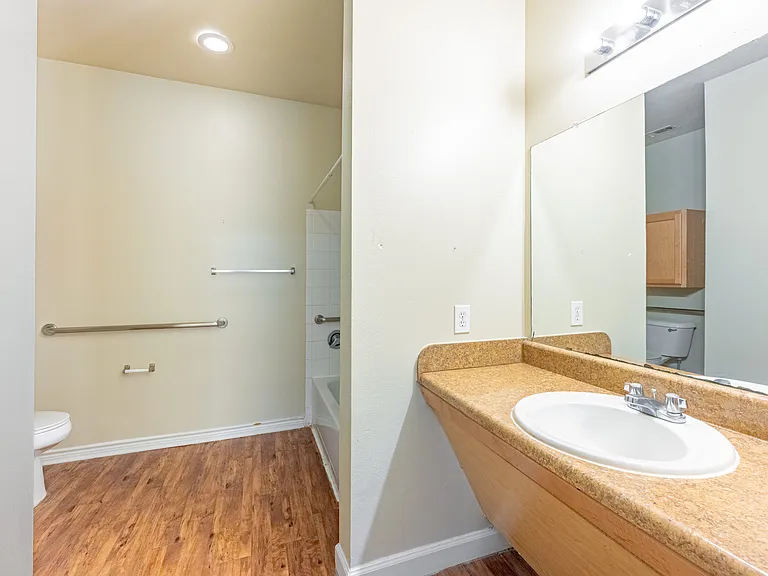 Pine Crest Apartments — Photo 10