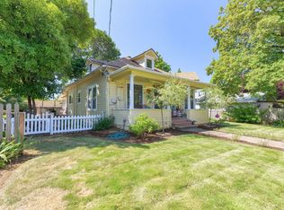 317 NW Manzanita Ave, Grants Pass, OR 97526