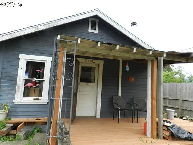 930 N Avenue C photo 1
