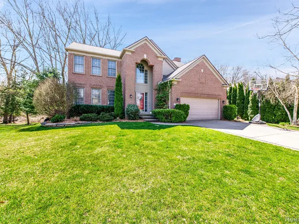 3767 Acadia Dr, Lake Orion, MI 48360