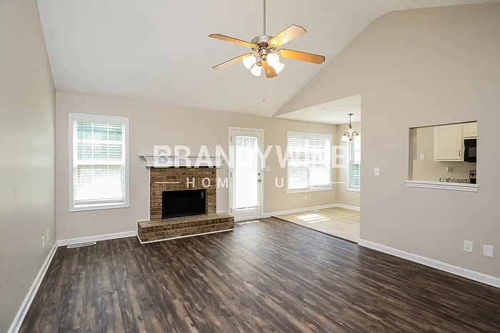814 Evergreen Dr — Photo 4