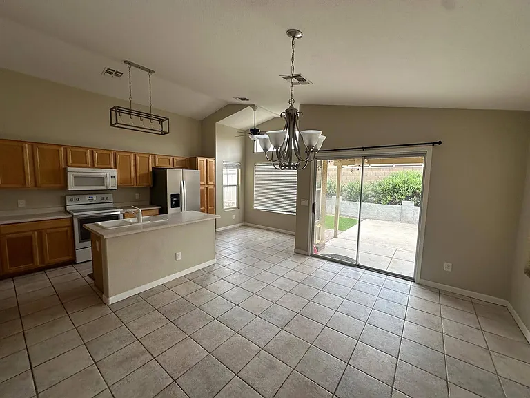 Kitchen/Dining