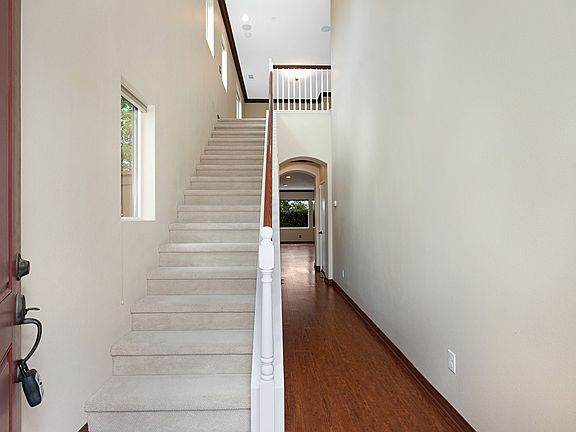 2nd image of 302 Cobalt Dr