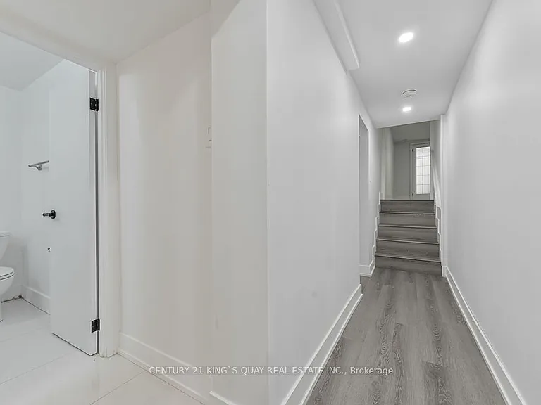 989 Old Cummer Ave #LOWER — Photo 13