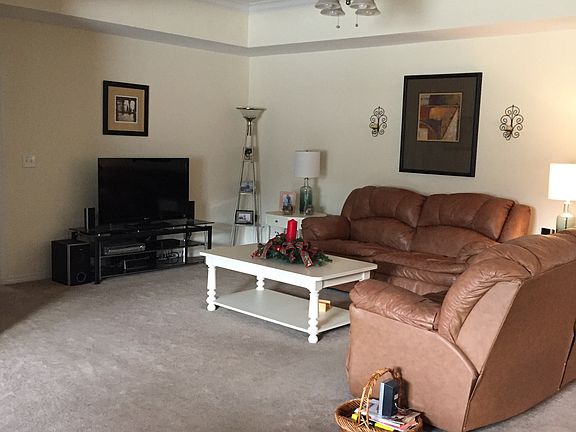 5th image of 141 SW Peter Coyle Ct