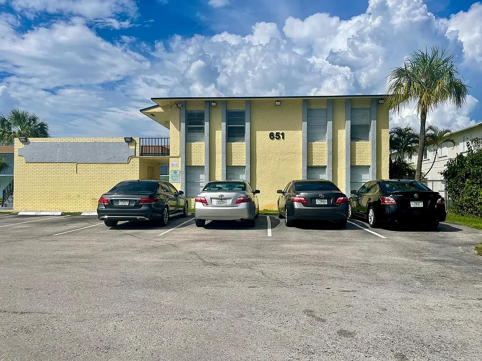 651 NW 42nd Ct #118