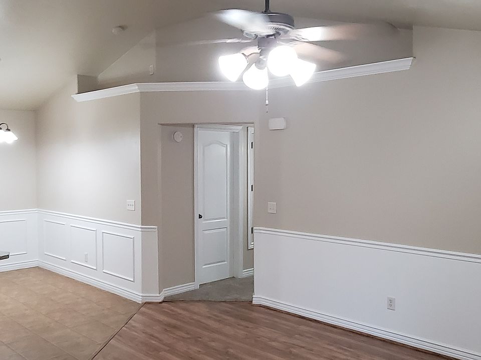 Living room vaulted ceilings