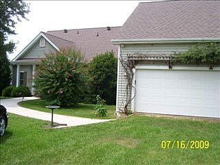 1st image of 1040 Lakeview Dr