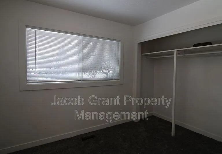 1703 Raymond Dr — Photo 9