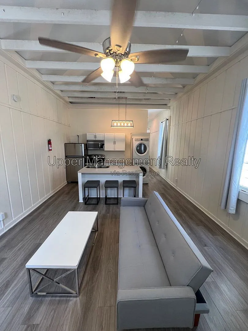 2 bed, 1.0 bath, $2,500 — Photo 2