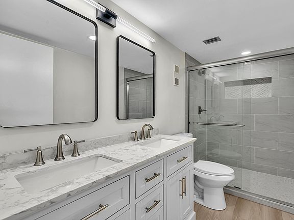 4th image of 7076 Huntington Lane #803