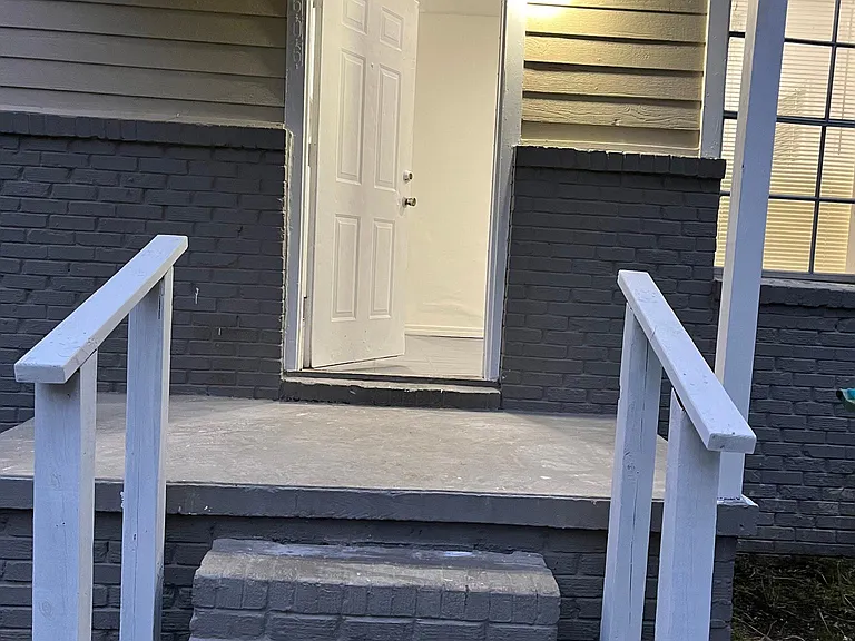Agnes St — Photo 13