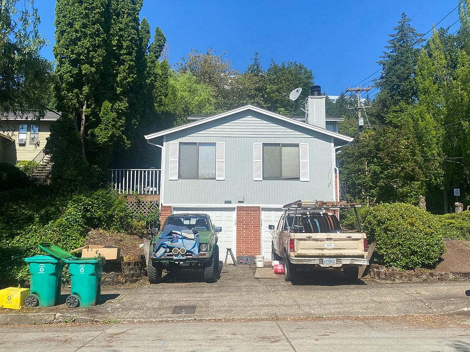 2nd image of 204 SW Woods St #204