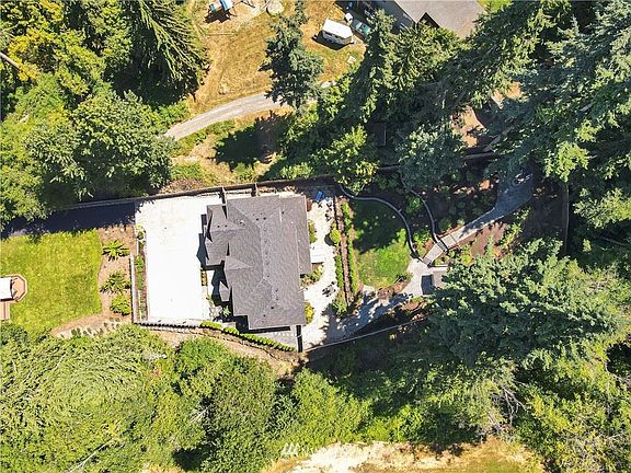 4th image of 3316 214th St SW