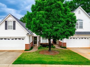 15 Cedar Rock Dr, Greer, SC 29650