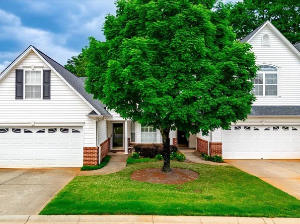 15 Cedar Rock Dr, Greer, SC 29650