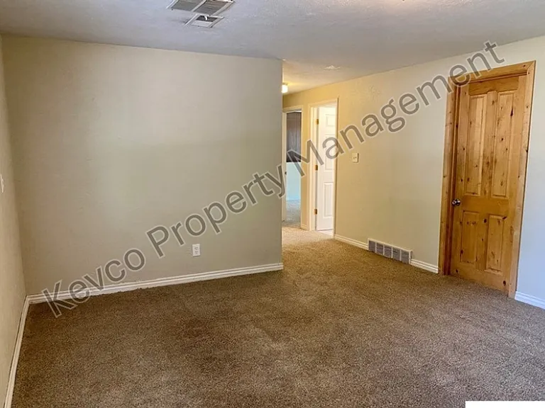 308 Briarwood Rd — Photo 12
