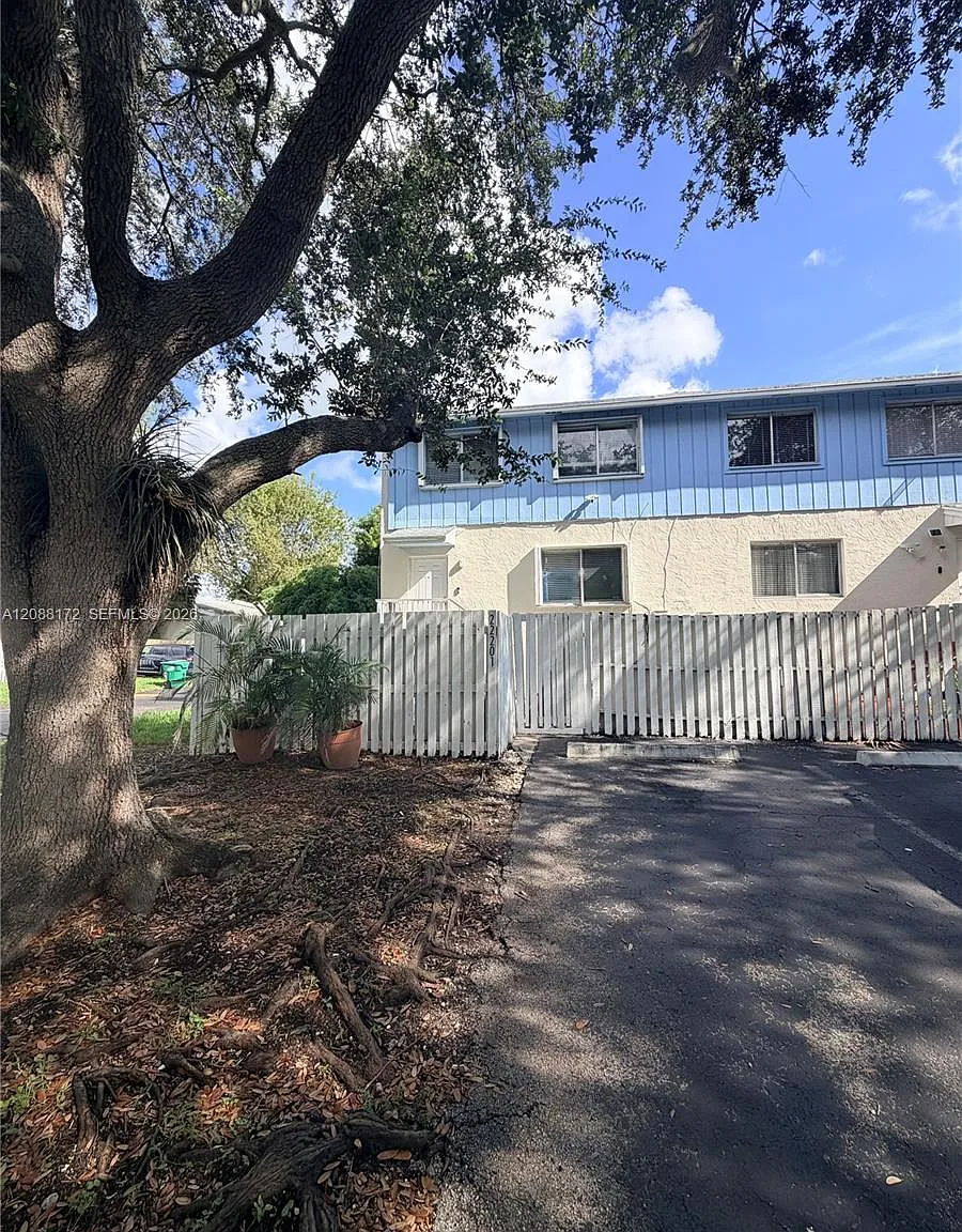 Black Creek Villas — Photo 1