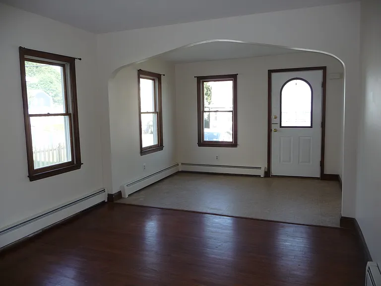 27 Oliver Ave — Photo 8