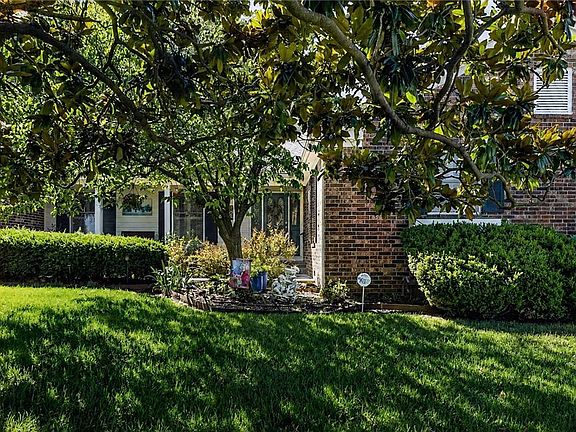 5th image of 3340 Crown Dr
