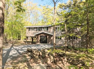 102 Bluestone Dr, Lords Valley, PA 18428