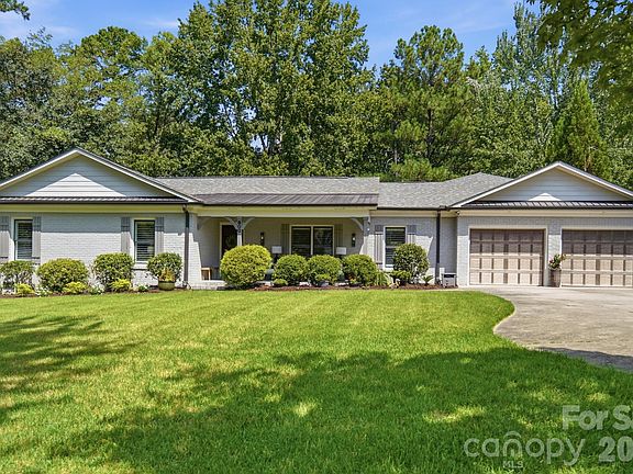 3rd image of 800 Jefferson Dr