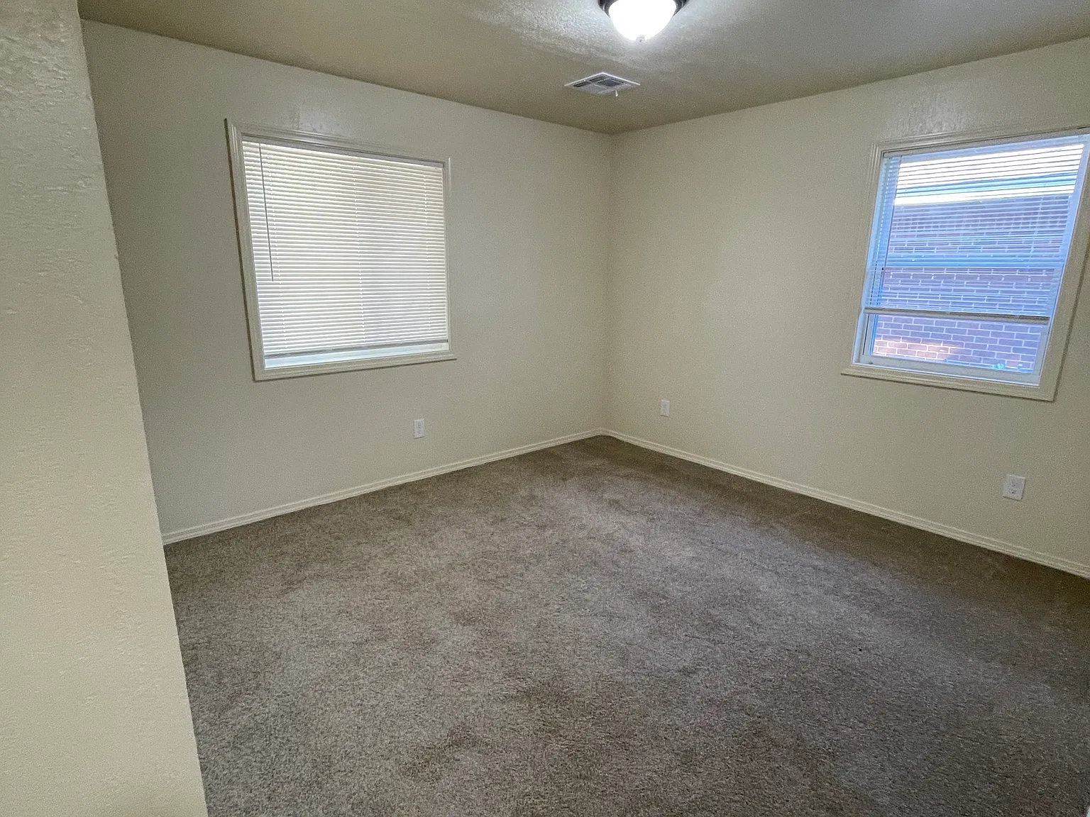 3 bed, 1076 sqft, $1,325 — Photo 4