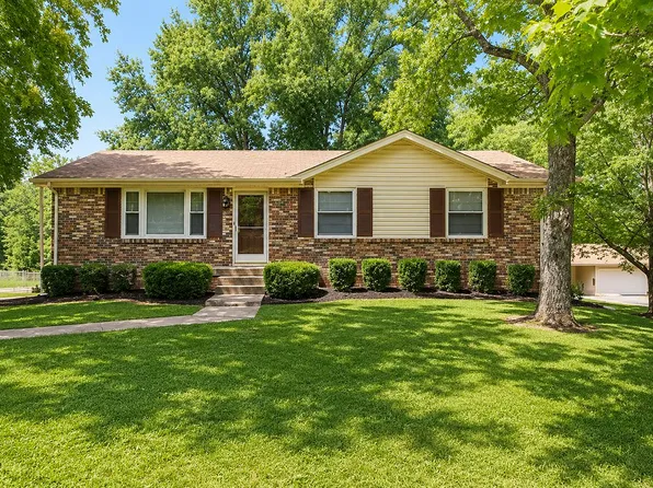 174 E Regent Dr, Clarksville, TN 37043
