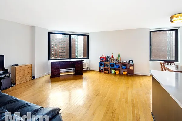 Rented by Mdrn Residential | media 18