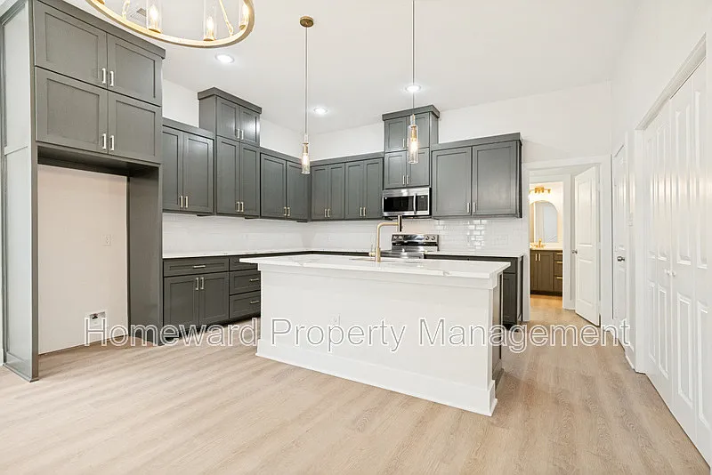 4 bed, 2.5 bath, 1744 sqft, $2,100 — Photo 4