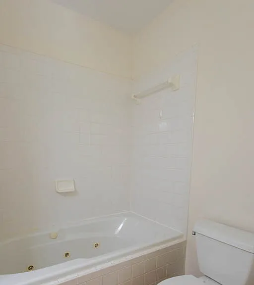 405 Lakeview Ct — Photo 21