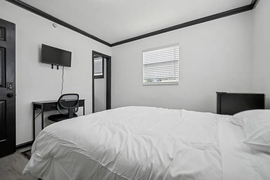 4 bed, 4.0 bath, 1688 sqft, $1,715 — Photo 2