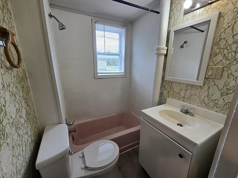 425 Glenwood St — Photo 26