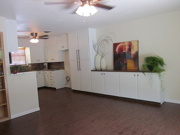 3rd image of 3201 Cordova Dr