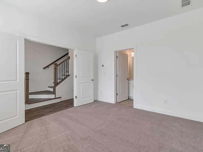 1140 Larkin Dr — Photo 3