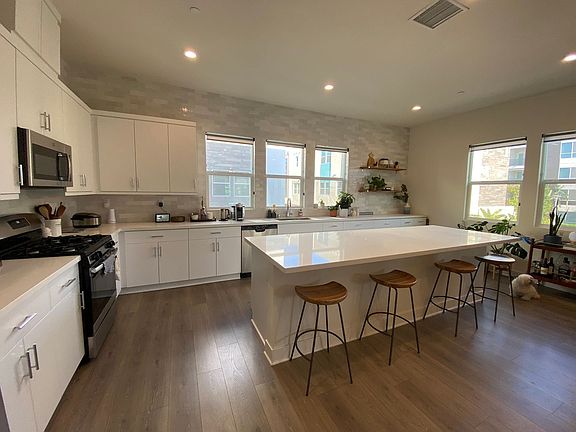 4th image of 929 E Mason Ln #45