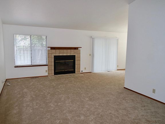 5th image of 15900 El Pajaro Ct
