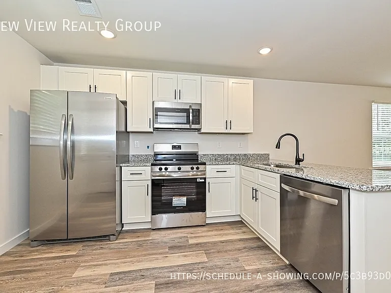 504 12th Ave NE — Photo 8