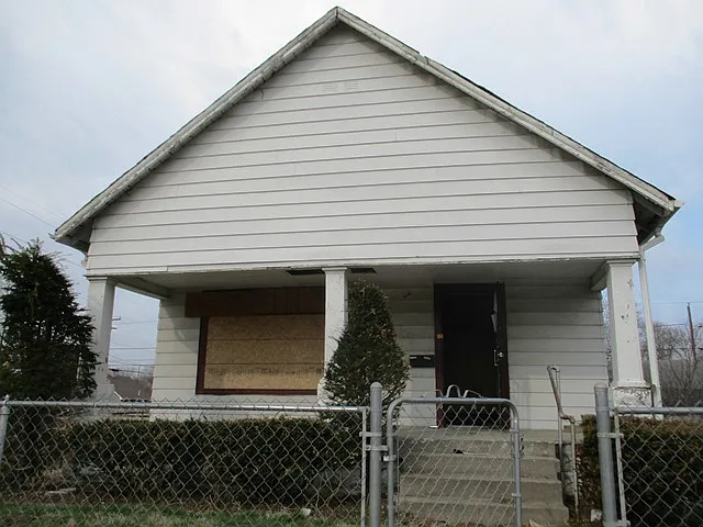 858 S Addison St photo 1