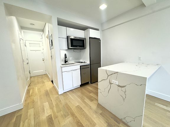 2nd image of 320 E 42nd St APT 1408