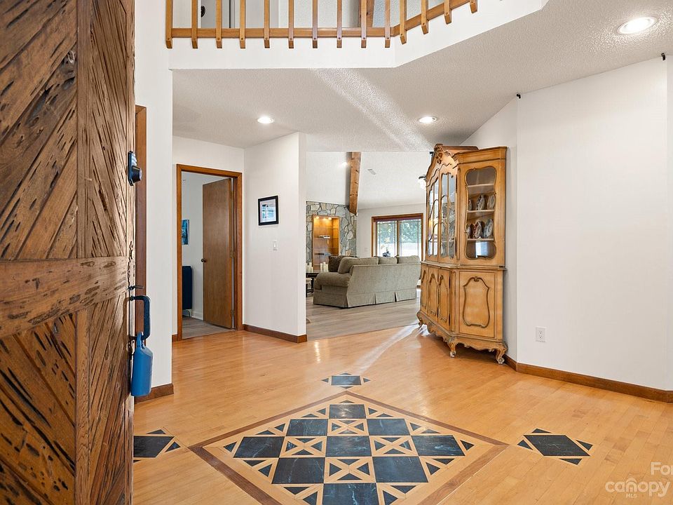 7 Azalea Ln, Spruce Pine, NC 28777 | Zillow